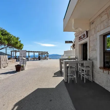 Dado A4 Apartment Igrane