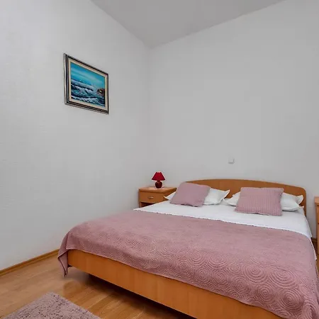 Dado A4 Apartment Igrane